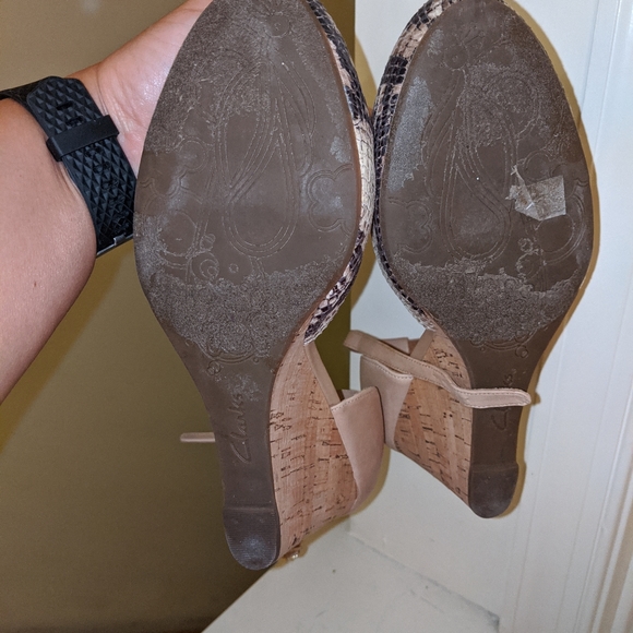 Clark's Animal Print Wedges EUC - Picture 4 of 4